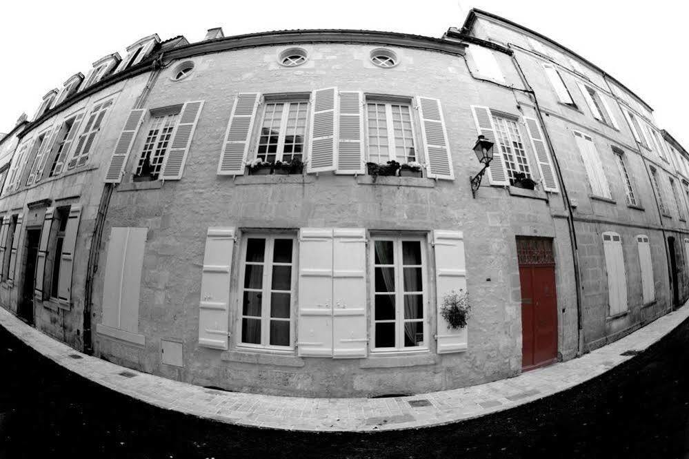 La Porte Rouge - The Red Door Inn Saintes Exterior foto